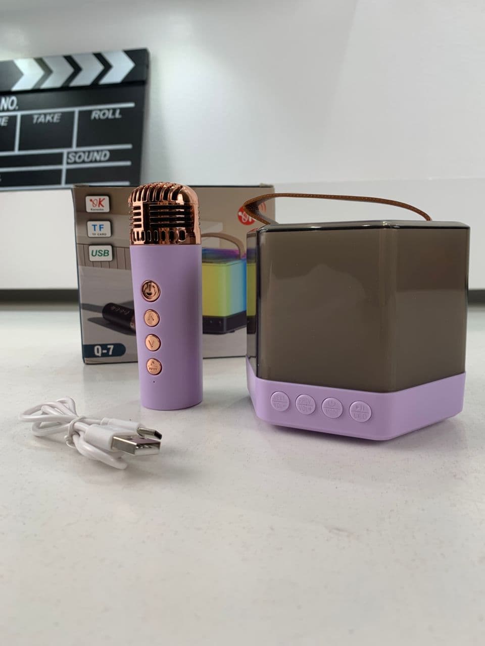 Enceinte Karaoké avec éclairage RVB et microphones sans fil – مكبر صوت كاريوكي — صورة حقيقية 8