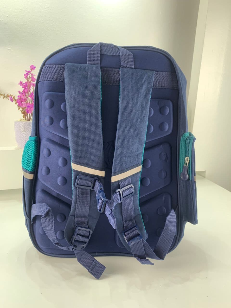 Sac à Dos Enfant pour École primaire de Haute Qualité Bleu et Vert – حقيبة ظهر مدرسية للأطفال أزرق وأخضر — صورة حقيقية 5