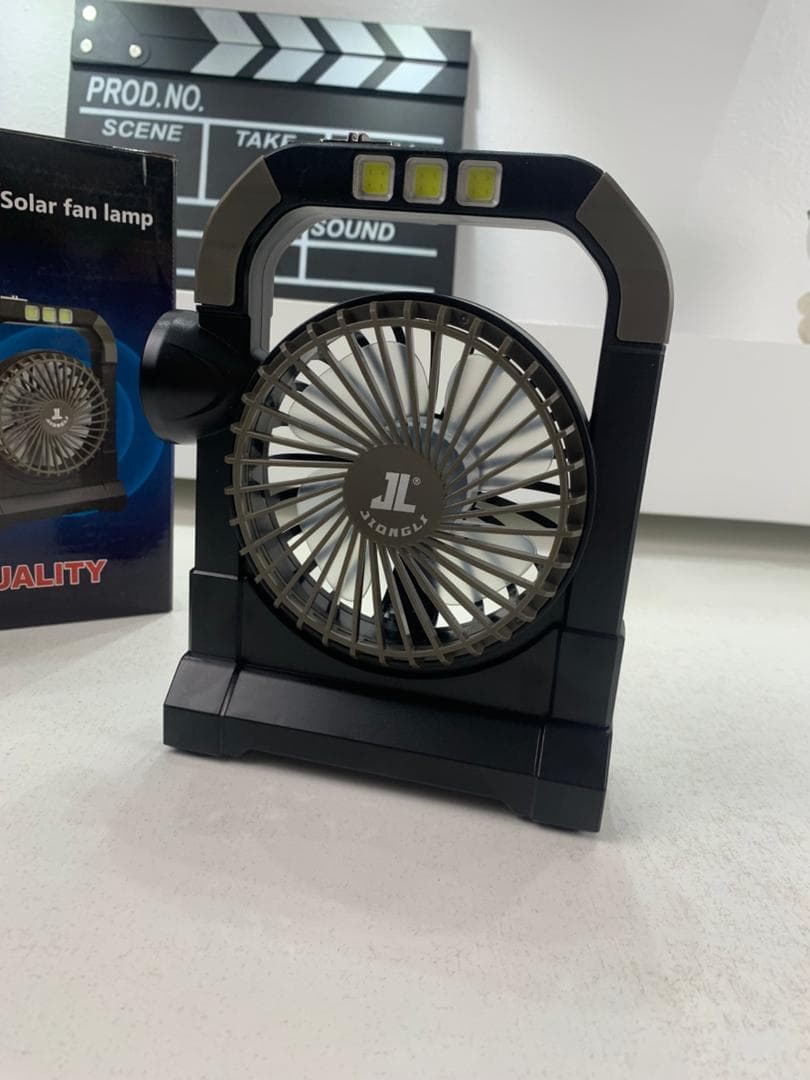 Ventilateur portable rechargeable avec lampe torche JL-9522 – مروحة محمولة مع مصباح — صورة حقيقية 7