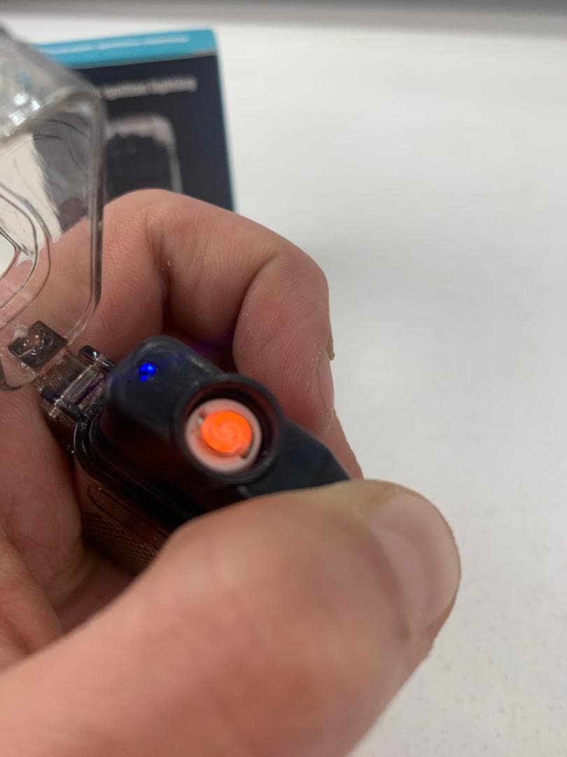 Bri-quet et Lampe Torche LED Portable – مصباح محمول مع ولا-عة — صورة حقيقية 10