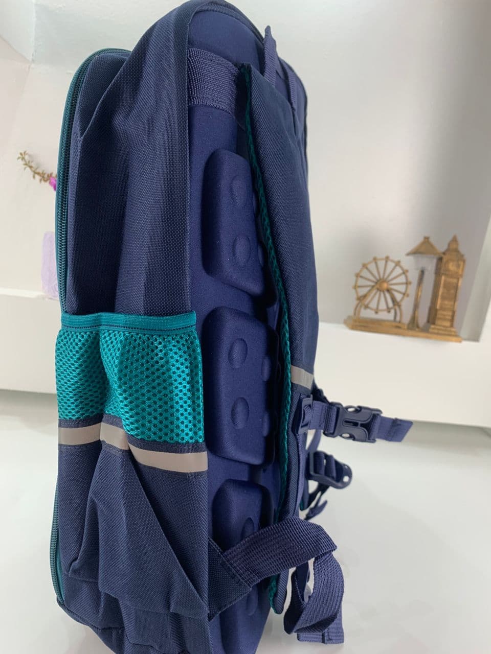 Sac à Dos Enfant pour École primaire de Haute Qualité Bleu et Vert – حقيبة ظهر مدرسية للأطفال أزرق وأخضر — صورة حقيقية 6