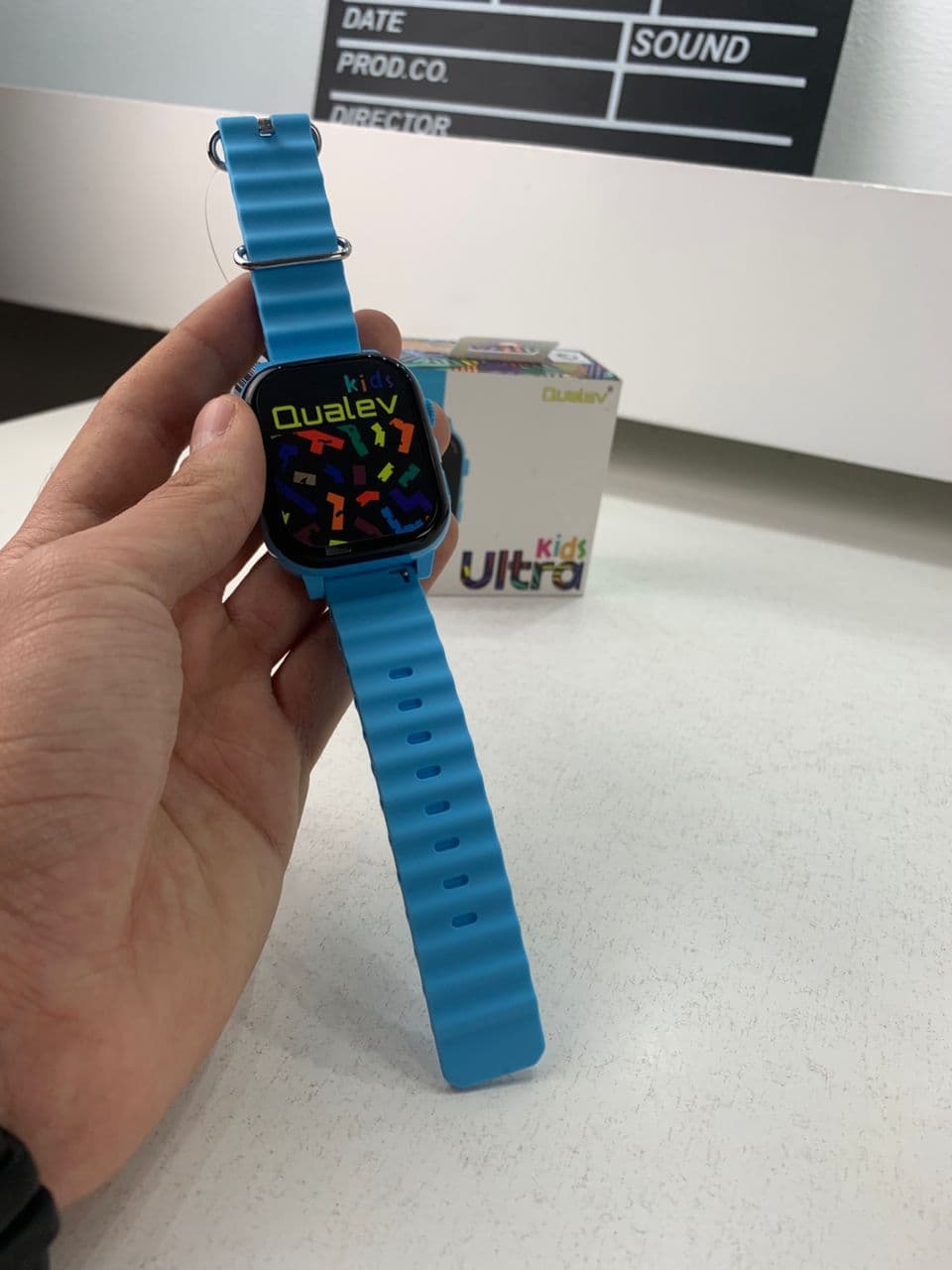 Montre intelligente pour enfants avec fonction d’appel d’urgence SOS et camera – ساعة ذكية للأطفال — صورة حقيقية 9
