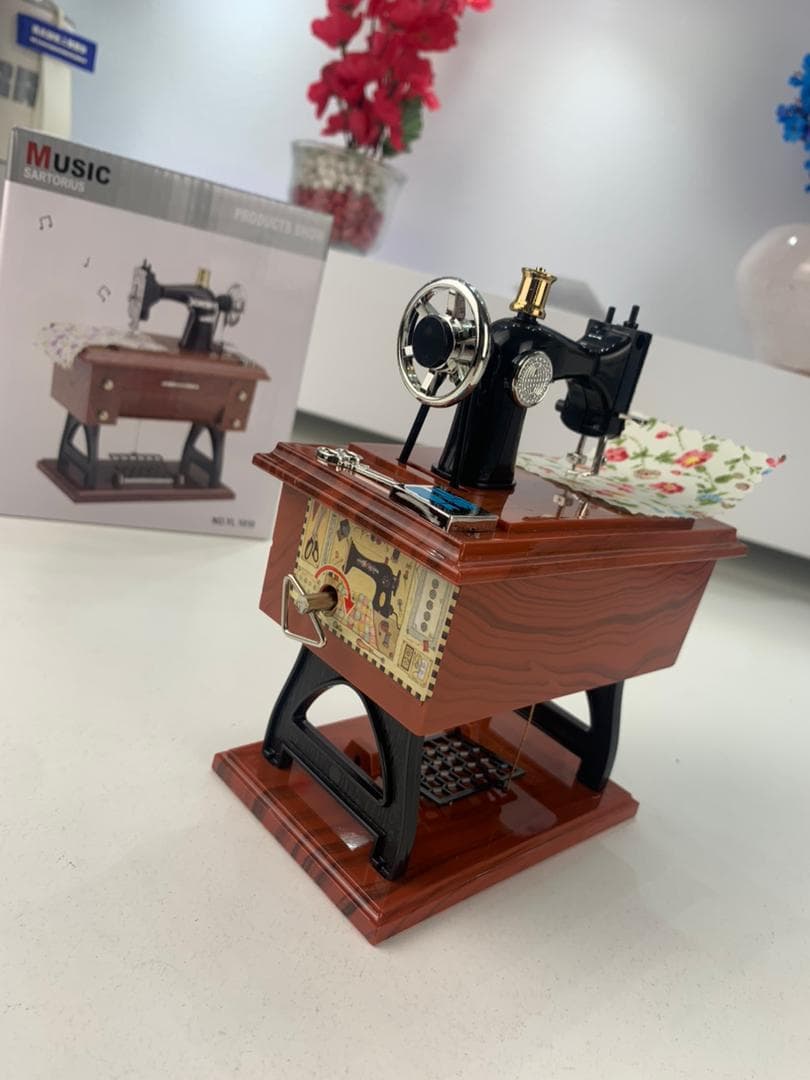Boîte à Musique Miniature Machine à Coudre – ماكينة خياطة موسيقية — صورة حقيقية 9