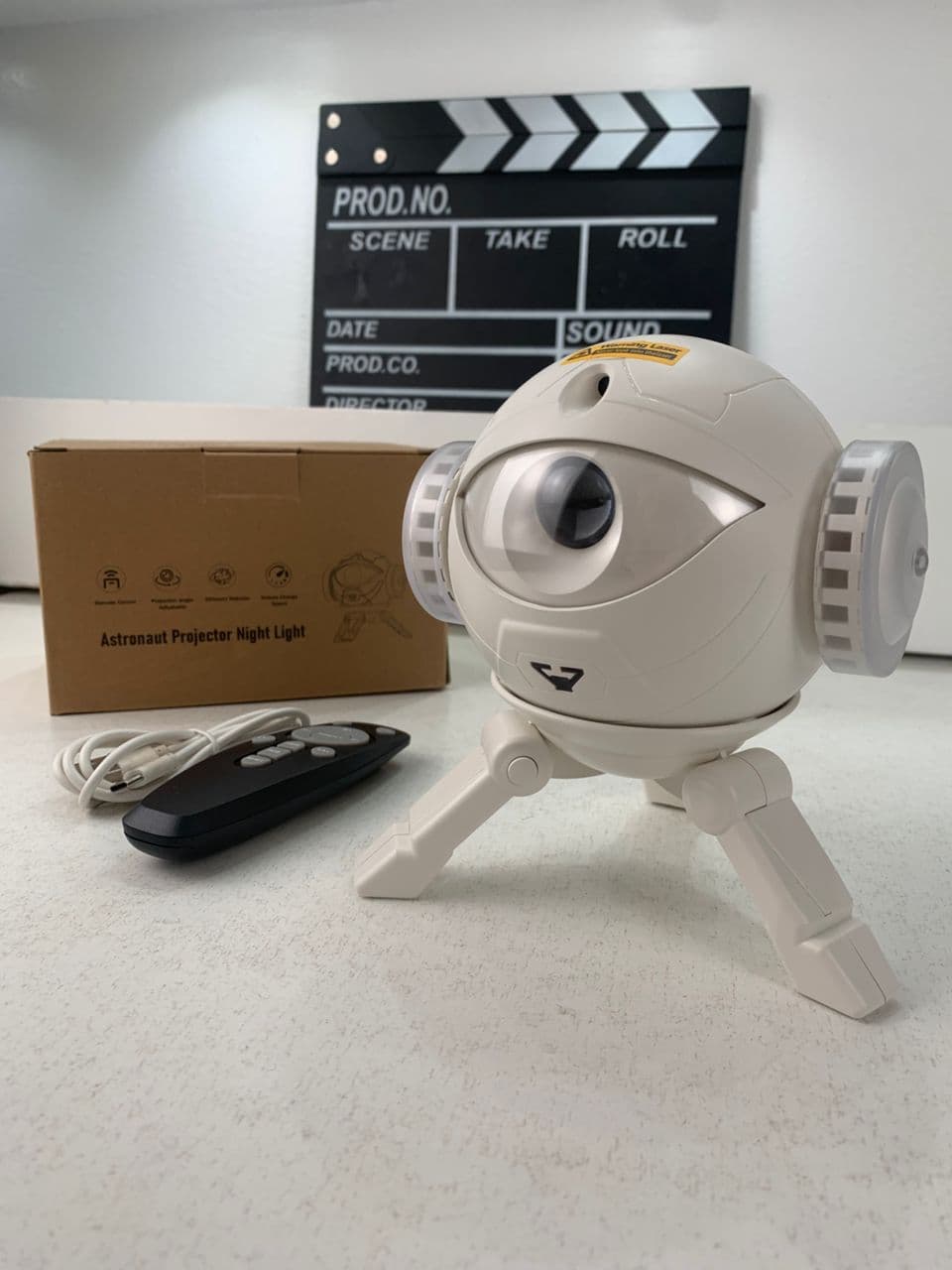 Projecteur Galaxie Astronaute éclairage étoilé réglable à 360° avec télécommande – جهاز عرض نجوم ومكبر صوت — صورة حقيقية 8