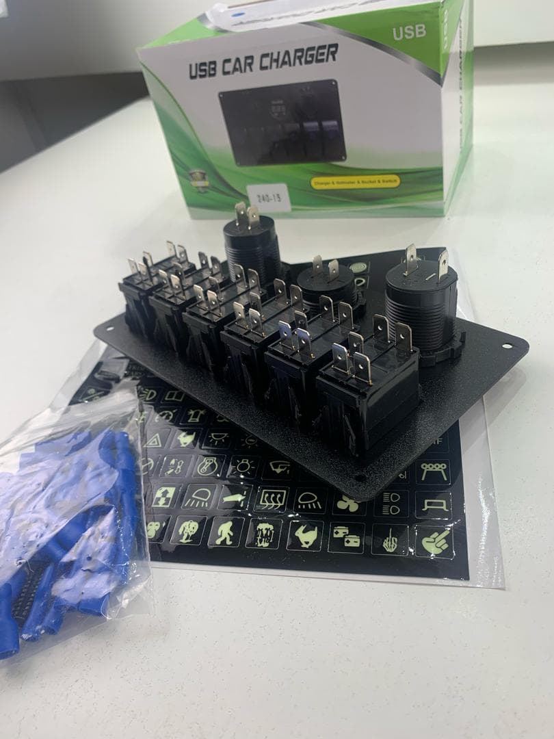 Panneau de commande 12 V pour Bateau avec Affichage de Voltage – لوحة تحكم — صورة حقيقية 8
