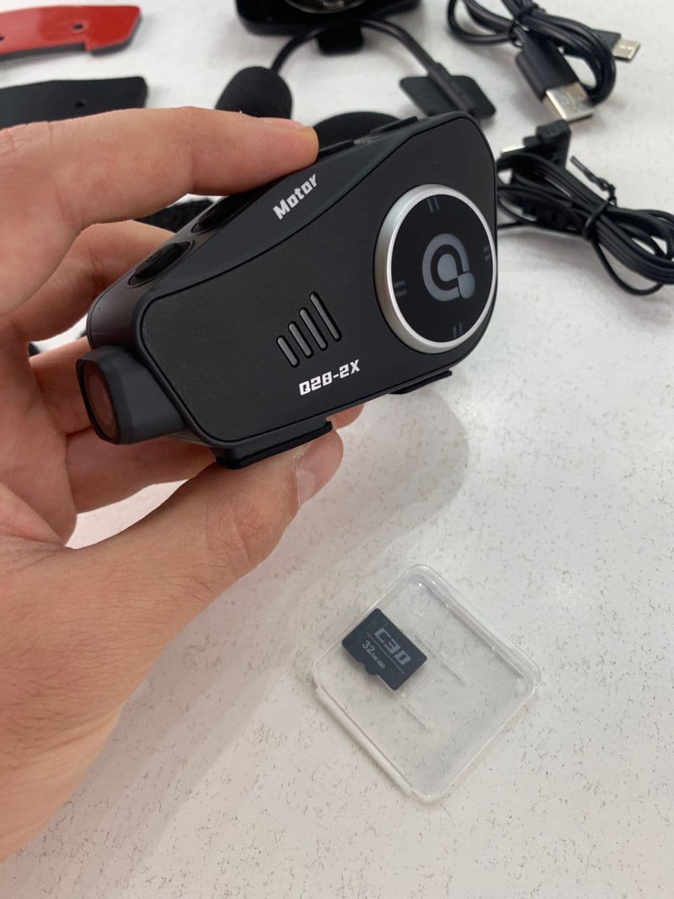 Oreillette Bluetooth pour Casque Moto avec Camera Full HD App Control – سماعات سائقي دراجة النارية مع كاميرة مدمجة — صورة حقيقية 13