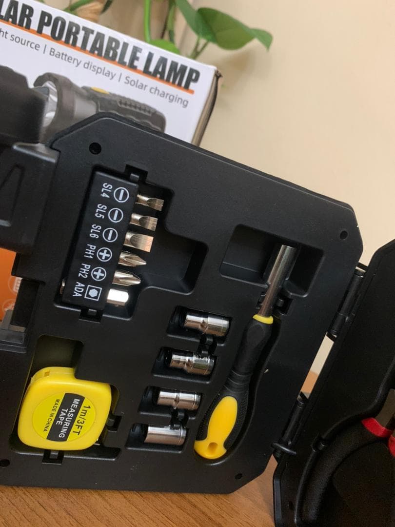 Lampe Solaire Portable Avec Kit de Tournevis et Outils — صورة حقيقية 11
