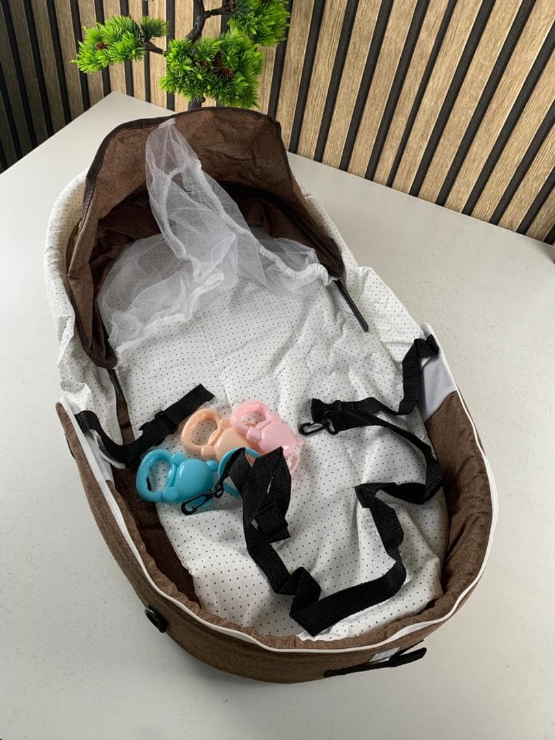 Lit et sac à langer pour enfants avec moustiquaire et auvent – سرير أطفال سهل النقل مع ناموسية مدمجة — صورة حقيقية 11