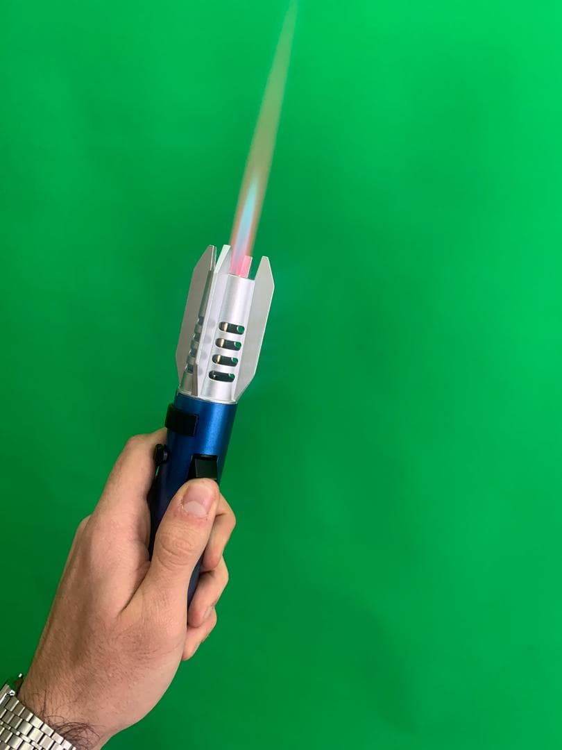 Briquet à flamme droite très puissant coupe-vent – موقد نار محمول — صورة حقيقية 10