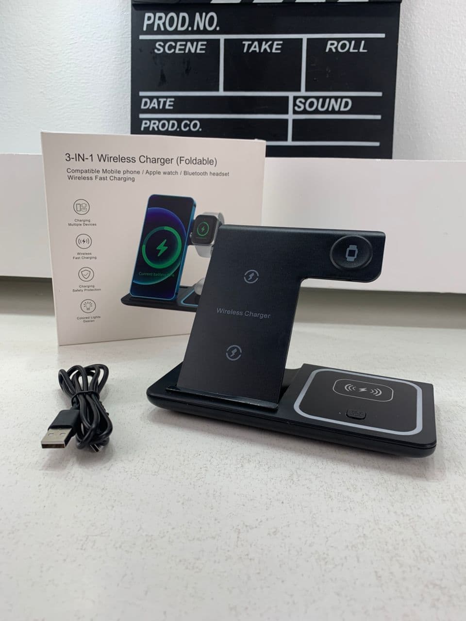 Station de charge sans fil 3 en 1 pour smartphones et appareils électroniques – شاحن لاسلكي للهاتف و الأجهزة الإلكترونية — صورة حقيقية 5
