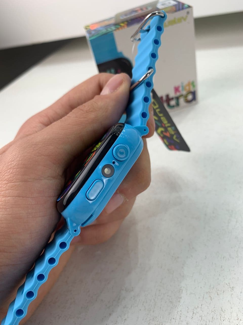 Montre intelligente pour enfants avec fonction d’appel d’urgence SOS et camera – ساعة ذكية للأطفال — صورة حقيقية 12