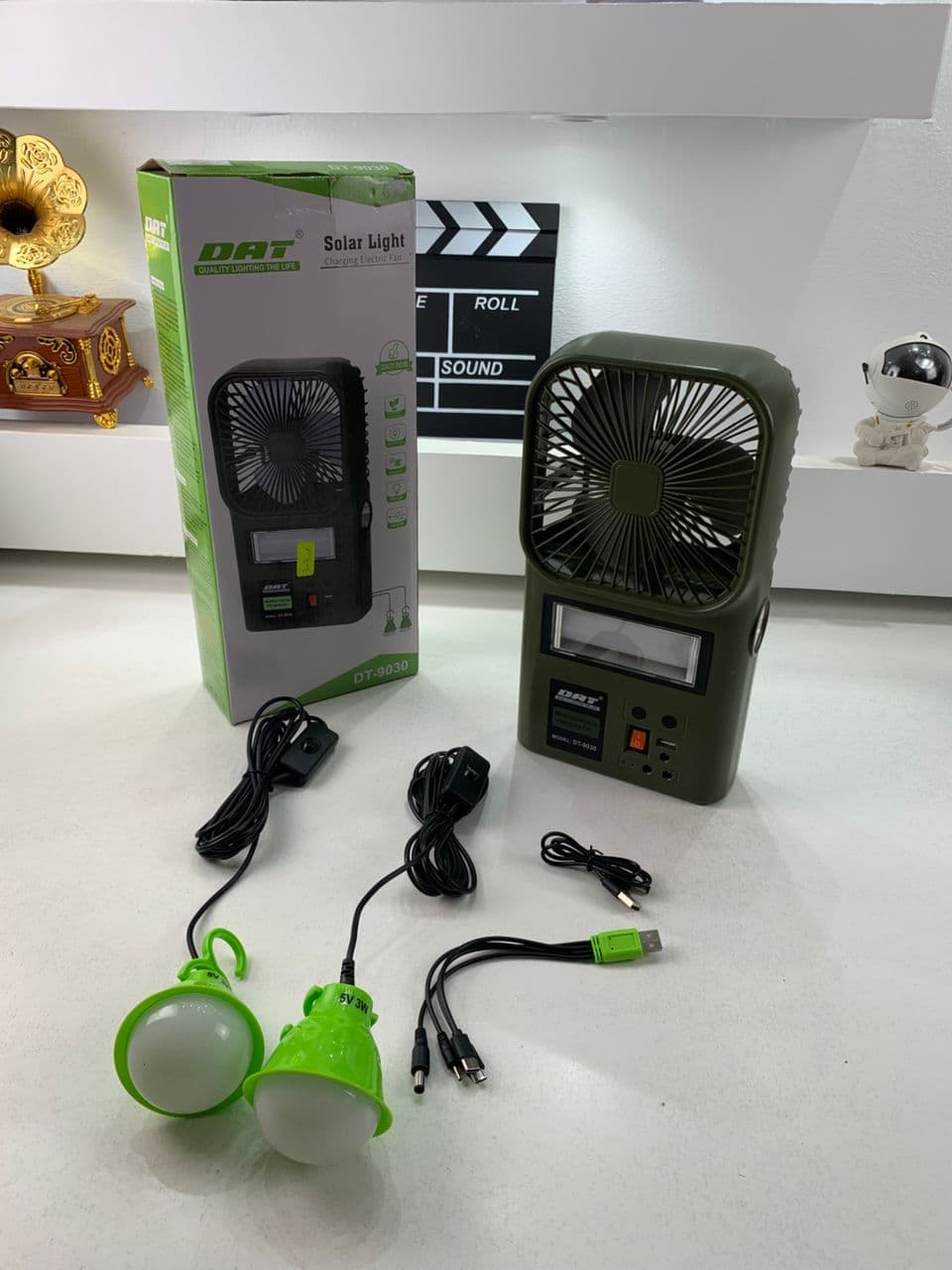 Kit Ventilateur et Lampe avec Panneau Solaire Multifonctionnel DT-9030 – طقم مروحة ومصباح متعدد الإستعمالات — صورة حقيقية 7