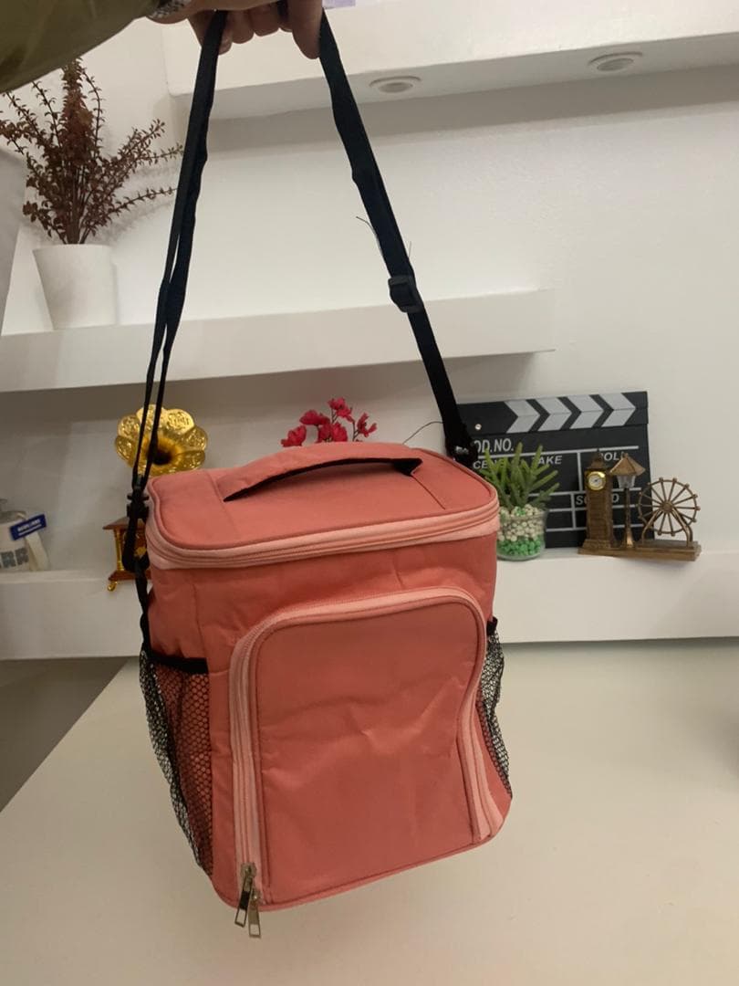 Sac à déjeuner isotherme de grande capacité avec bandoulière — صورة حقيقية 9