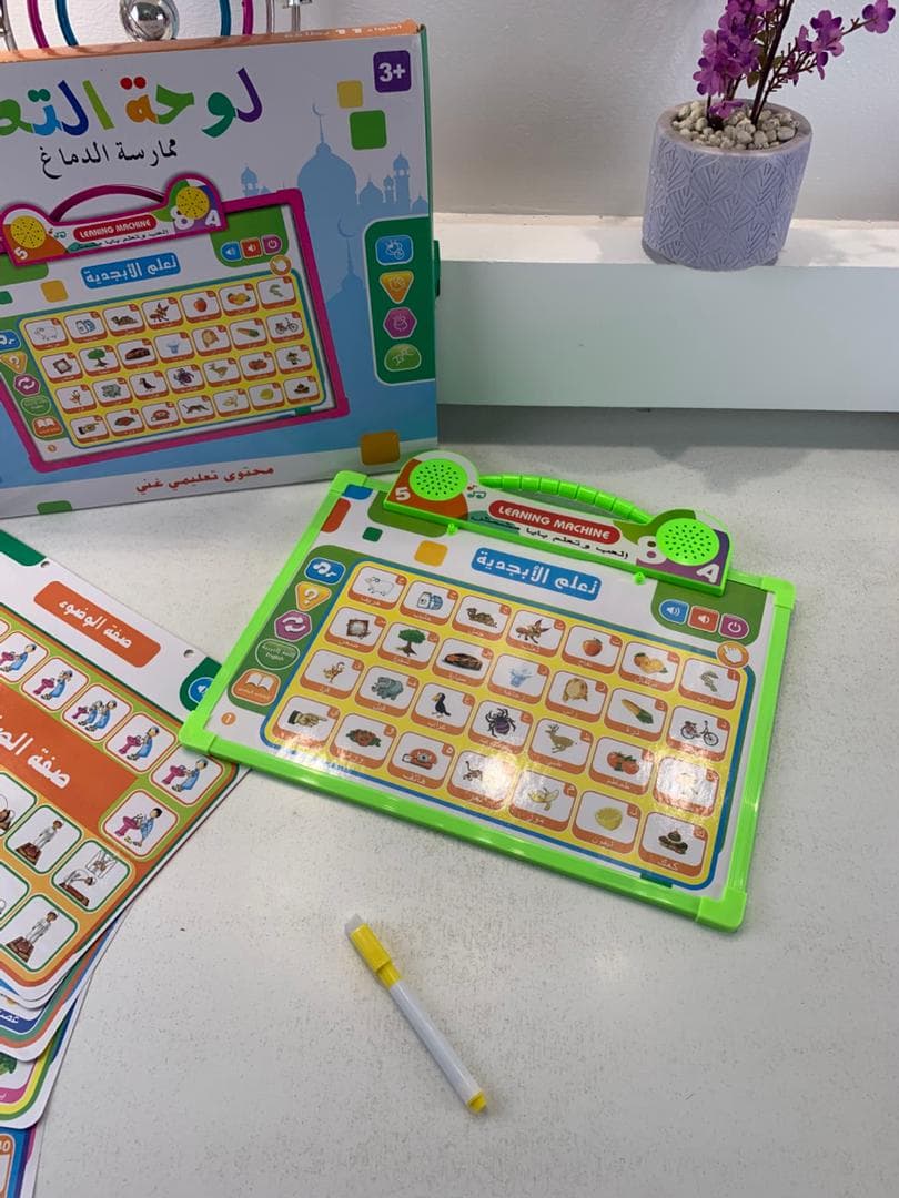 Tablette d’apprentissage Bilingue Arabe-anglais pour Enfants – لوحة تعلم الأبجدية باللغة الإنجليزية — صورة حقيقية 9