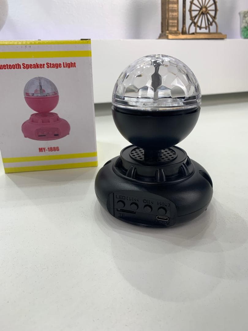 Projecteur LED de Scène avec Haut-Parleur – جهاز عرض مع مكبر صوت — صورة حقيقية 7