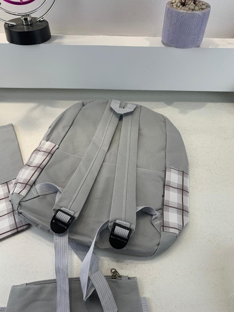 Ensemble de sacs d’école Kawai pour adolescents 4Pcs CLBD V4 Gris – محفظة 4 قطع كاواي رمادي — صورة حقيقية 6