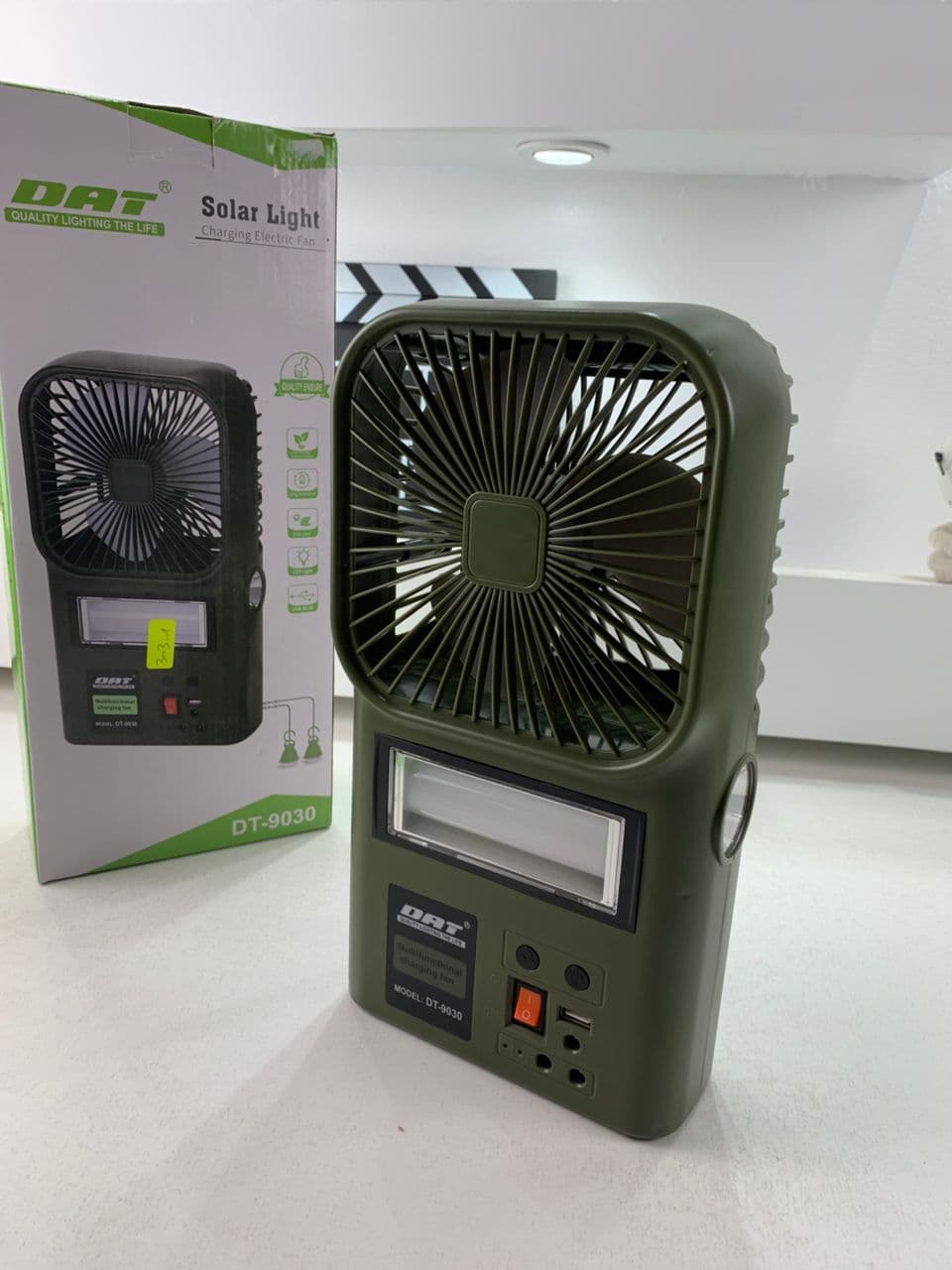 Kit Ventilateur et Lampe avec Panneau Solaire Multifonctionnel DT-9030 – طقم مروحة ومصباح متعدد الإستعمالات — صورة حقيقية 9