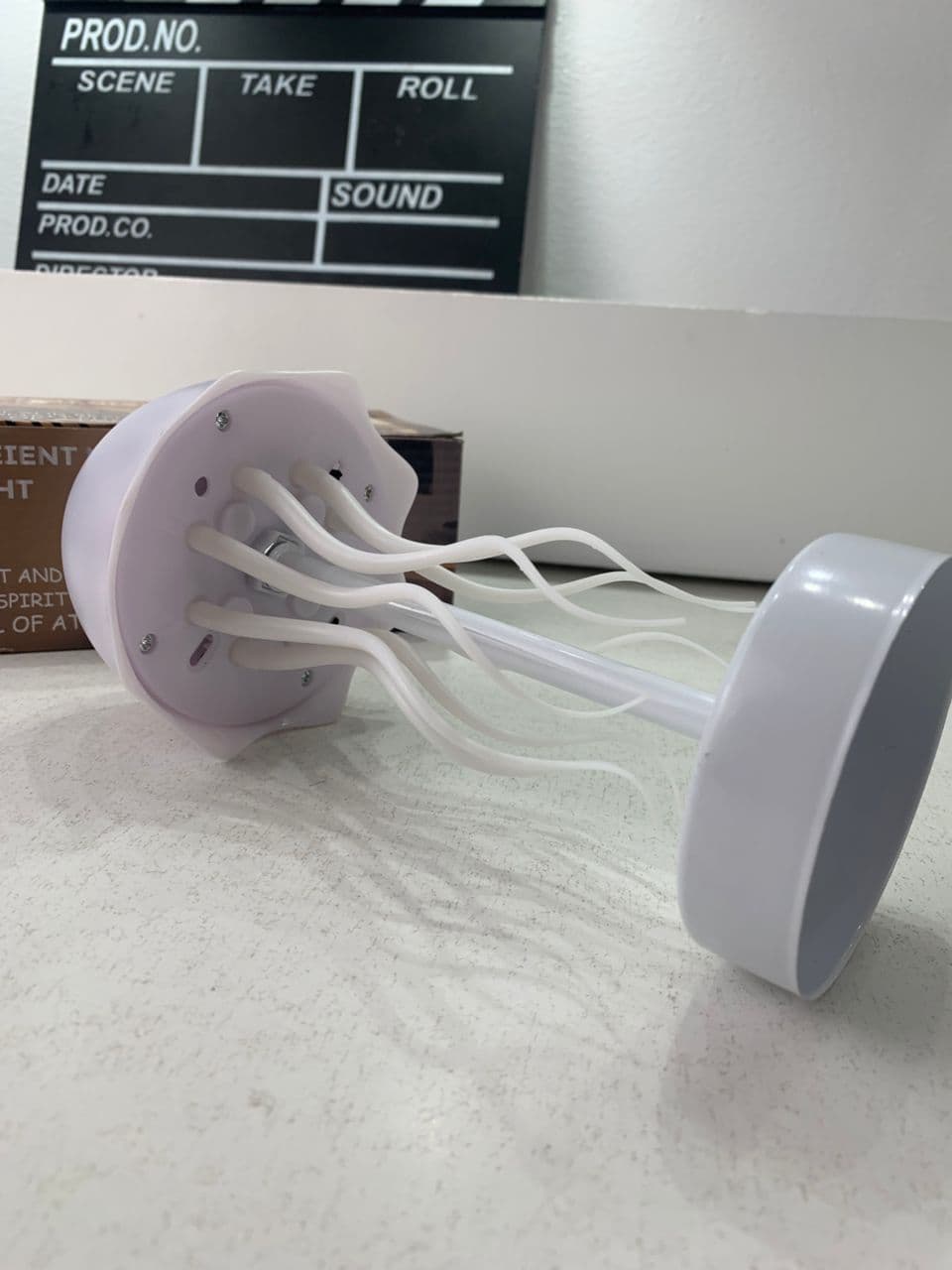 Lampe méduse RVB rechargeable avec capteur tactile et pieds dansants – مصباح ديكور على شكل قنديل — صورة حقيقية 10