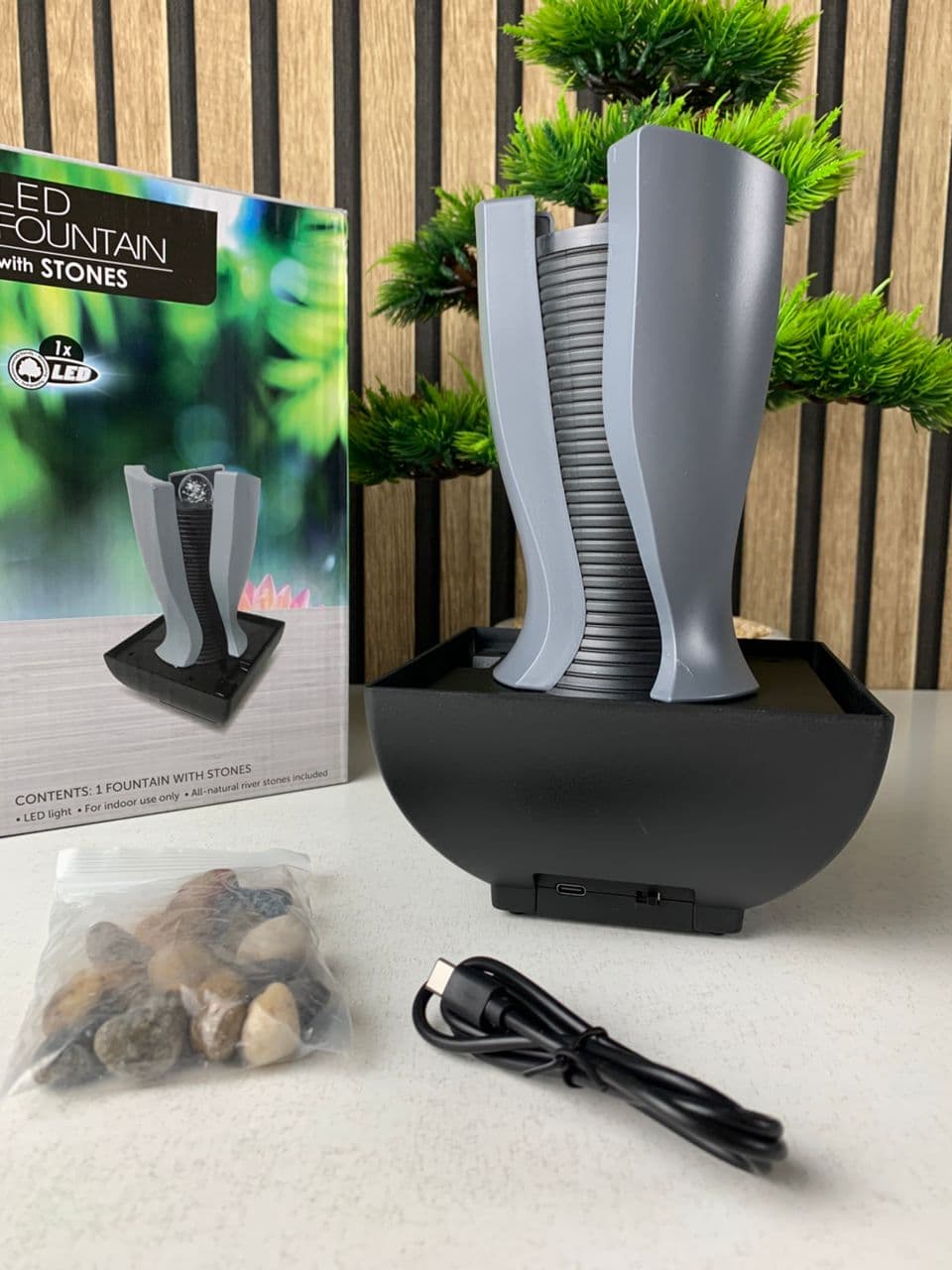 Fontaine à eau en forme de tour cascade avec boule de cristal et éclairage LED V6 — صورة حقيقية 9