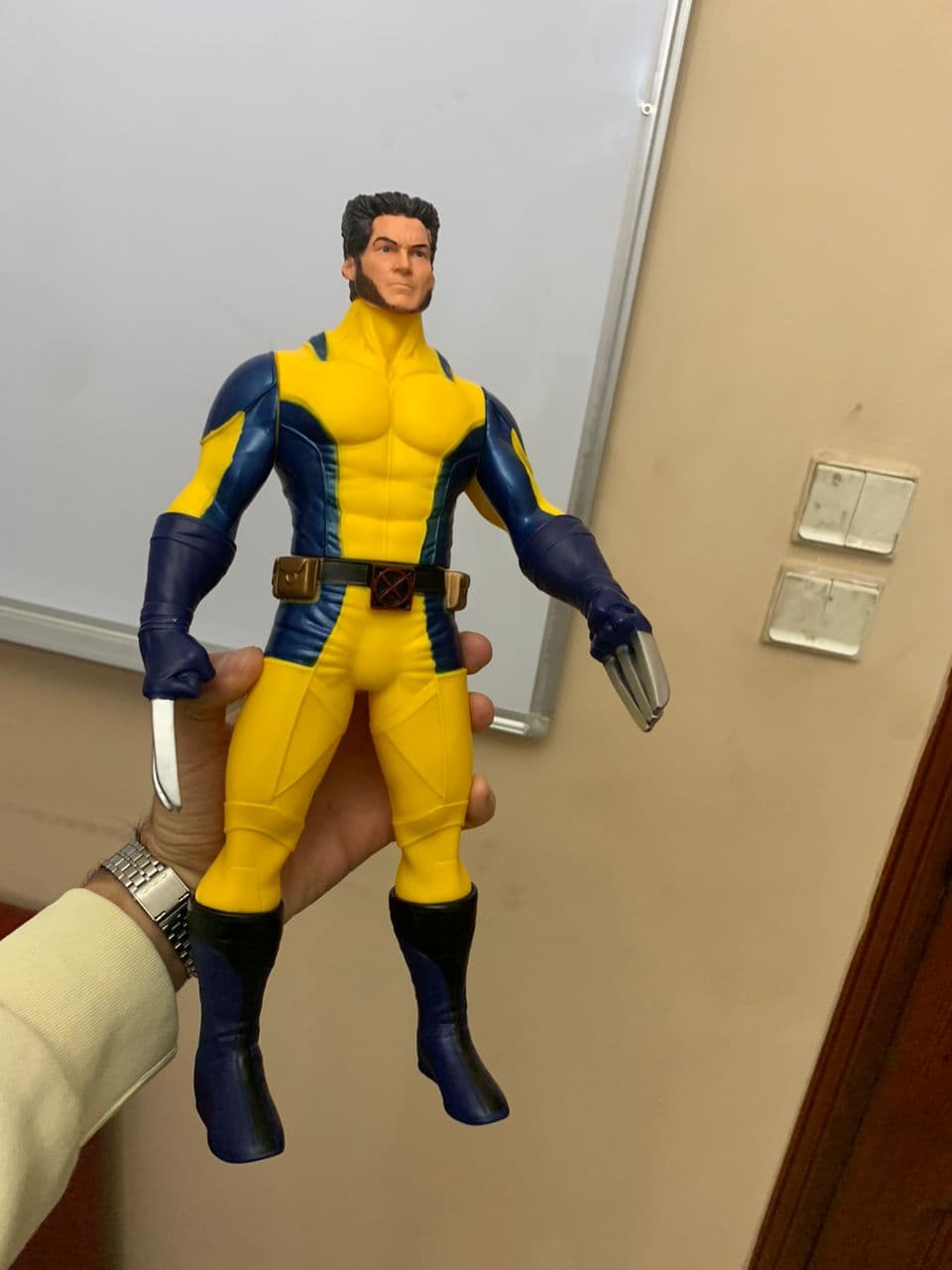 Wolverine Figurine Géant 30cm en PVC — صورة حقيقية 8