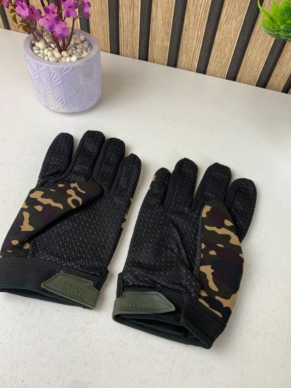 Gants Anti-dérapants pour moto avec conception d’amortissement – قفازات بخاصية اللمس وتصميم ممتص للصدمات — صورة حقيقية 8