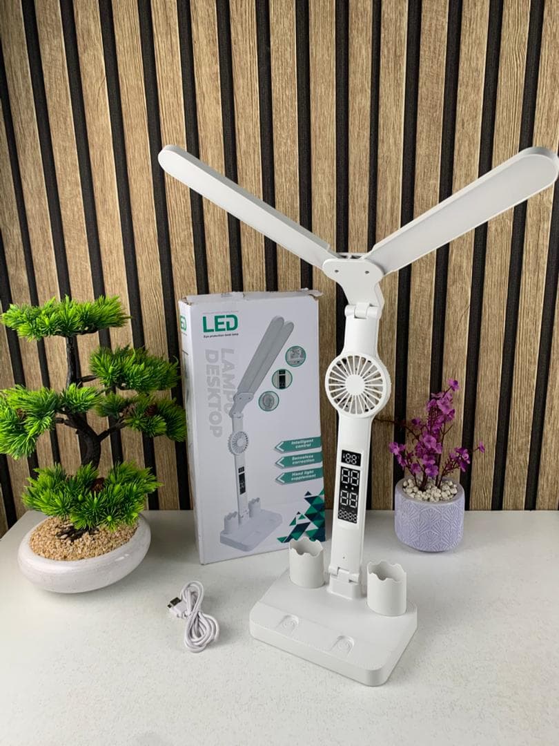 Lampe de bureau LED à double tête avec ventilateur et Horloge – مصباح مكتب مع منبه ومروحة مدمجة — صورة حقيقية 6