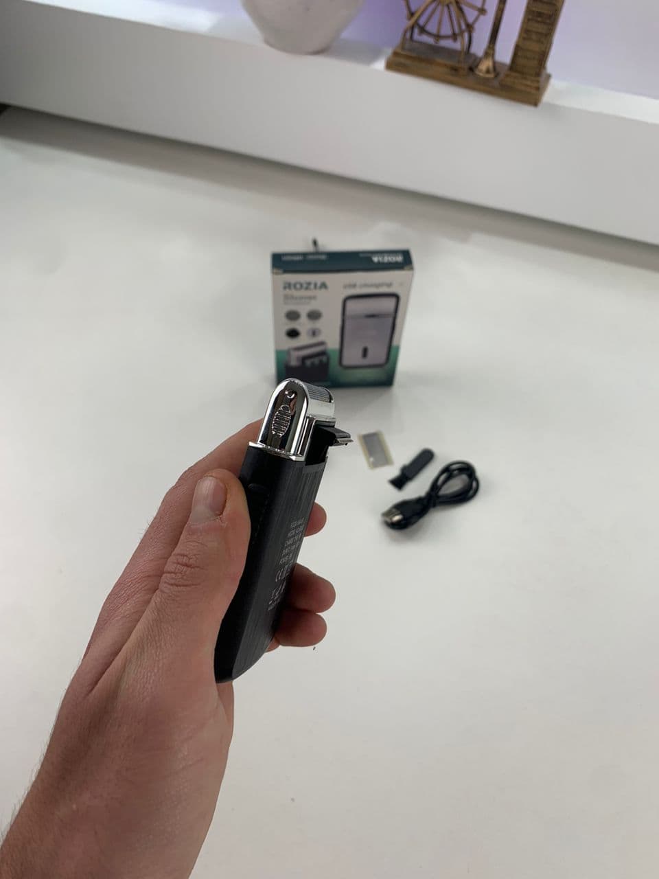 Rasoir Électrique Portable Rozia – ماكينة حلاقة كهربائية محمولة — صورة حقيقية 10