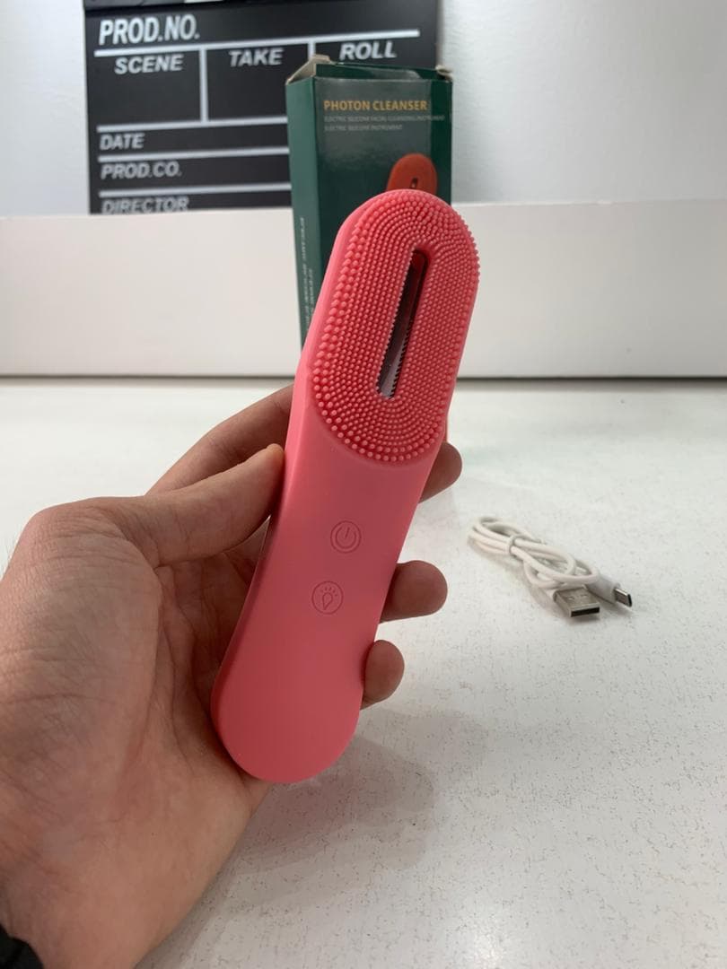 Appareil de Soin du Visage en Silicone nettoie les pores et les points noirs – فرشاة تنظيف الوجه بخاصية الإهتزاز — صورة حقيقية 9
