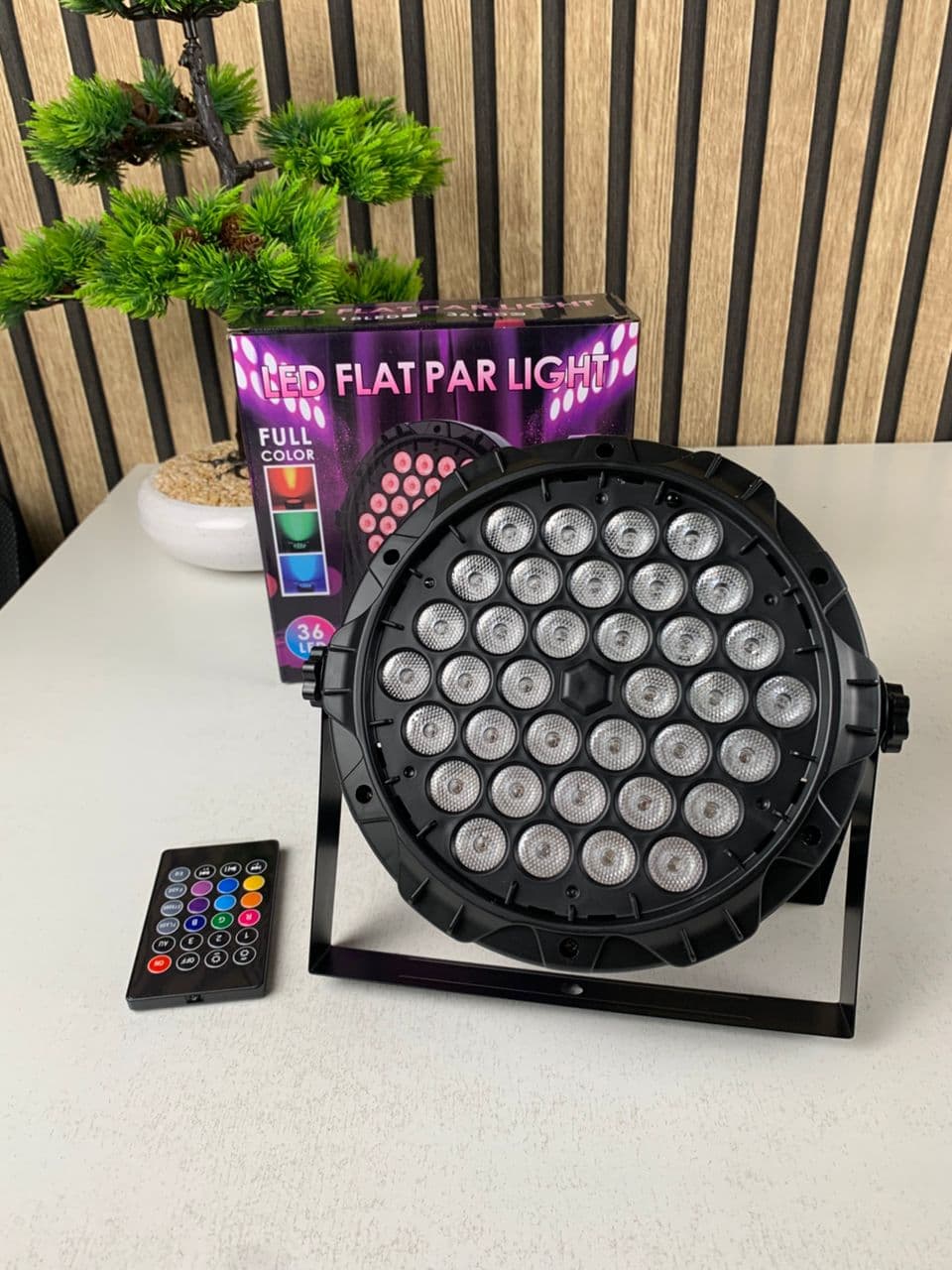 Projecteur Stroboscope LED RVB 36 LED avec Télécommande – جهاز الألعاب الضوئية — صورة حقيقية 8
