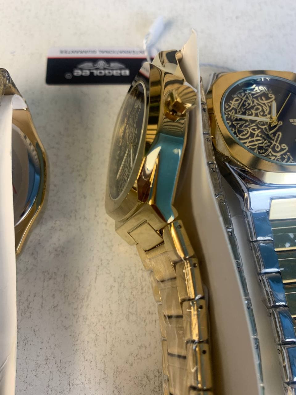 Montre Élégante avec Cadran en Calligraphie Arabe (3D Relief) - ساعة يد كلاسيكية بالخط العربي ثلاثي الأبعاد - Accessoires - صورة حقيقية 4