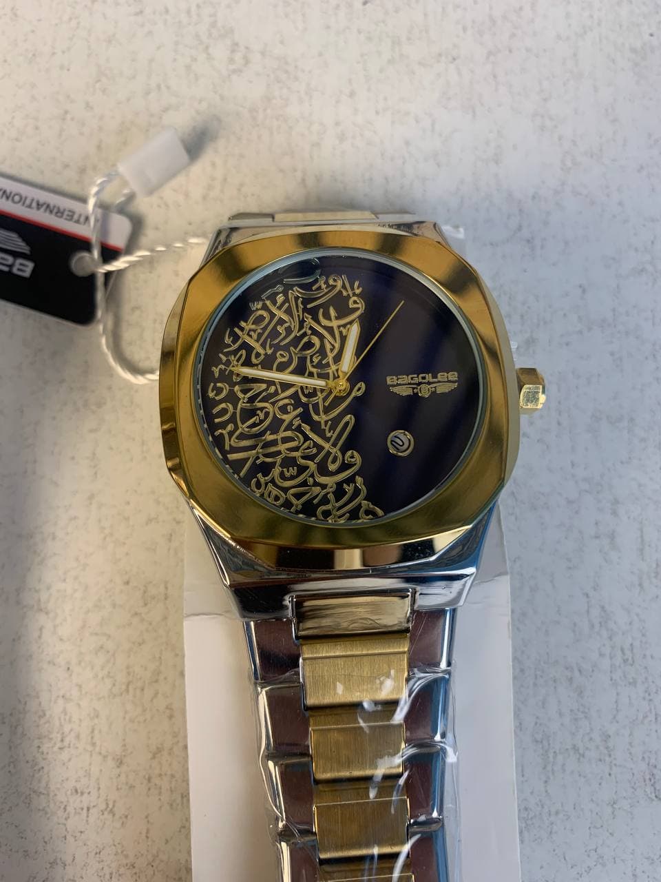Montre Élégante avec Cadran en Calligraphie Arabe (3D Relief) - ساعة يد كلاسيكية بالخط العربي ثلاثي الأبعاد - Accessoires - صورة حقيقية 8