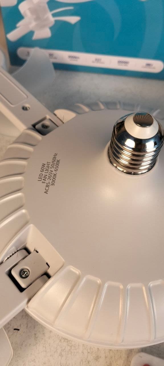 Ventilateur de Plafond LED Drone F4 avec Télécommande et Variateur - مروحة سقف ومصباح بتصميم الدرون مع ريموت كنترول - Produits de saison - صورة حقيقية 11