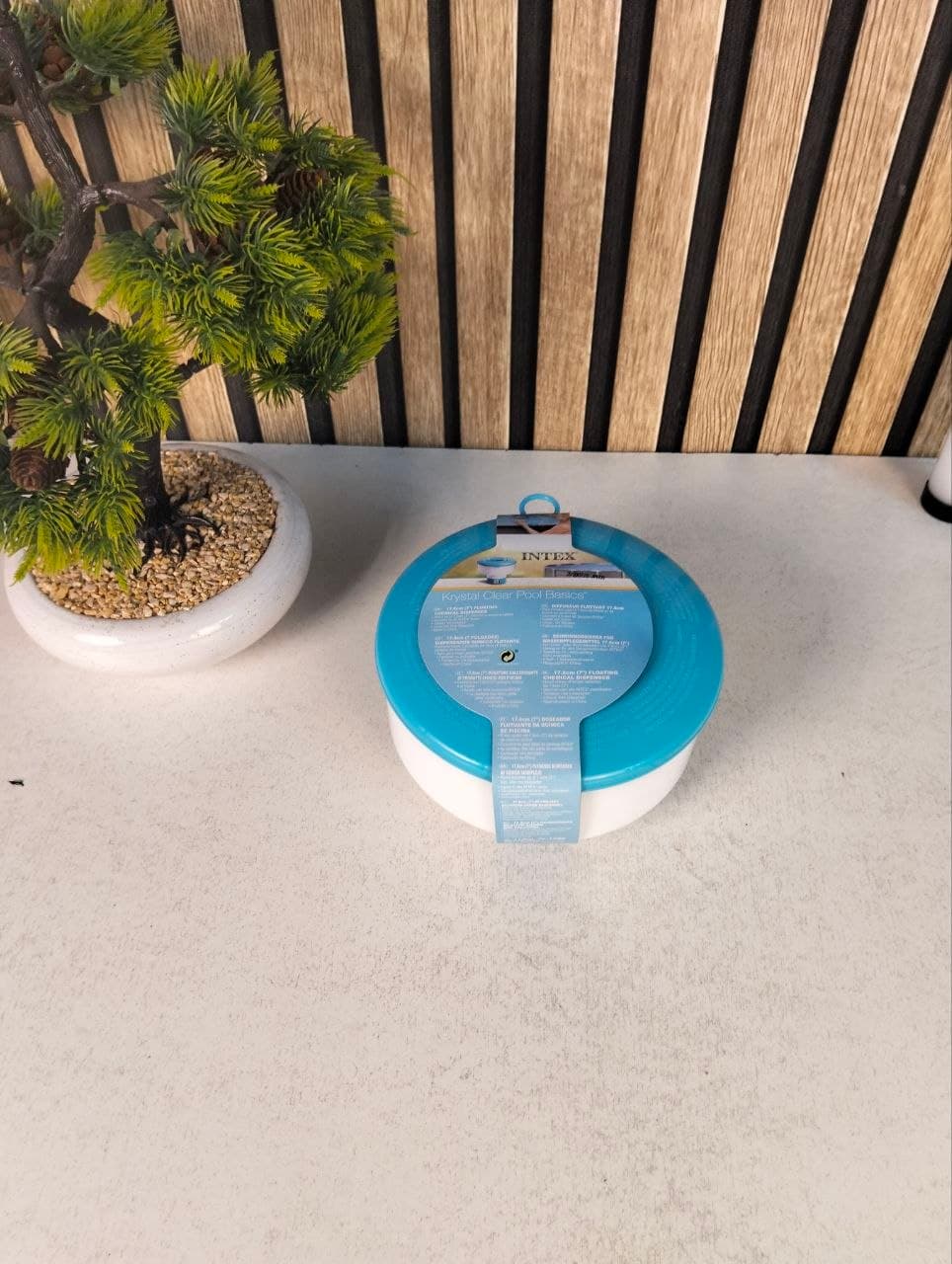 Diffuseur de Chlore Flottant Intex 29041 pour Piscines et Spa - موزع أقراص الكلور العائم للمسابح من إنتكس (7 بوصة) - Vacance & Loisir - صورة حقيقية 8