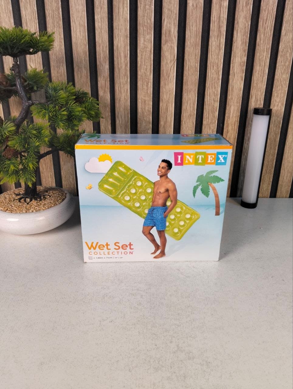 Matelas Gonflable de Piscine Intex 58890EU Avec Oreiller et Porte-Gobelets - عوامة المسبح الهوائية الفاخرة مع مسند رأس وحامل أكواب من إنتكس - Vacance & Loisir - صورة حقيقية 10