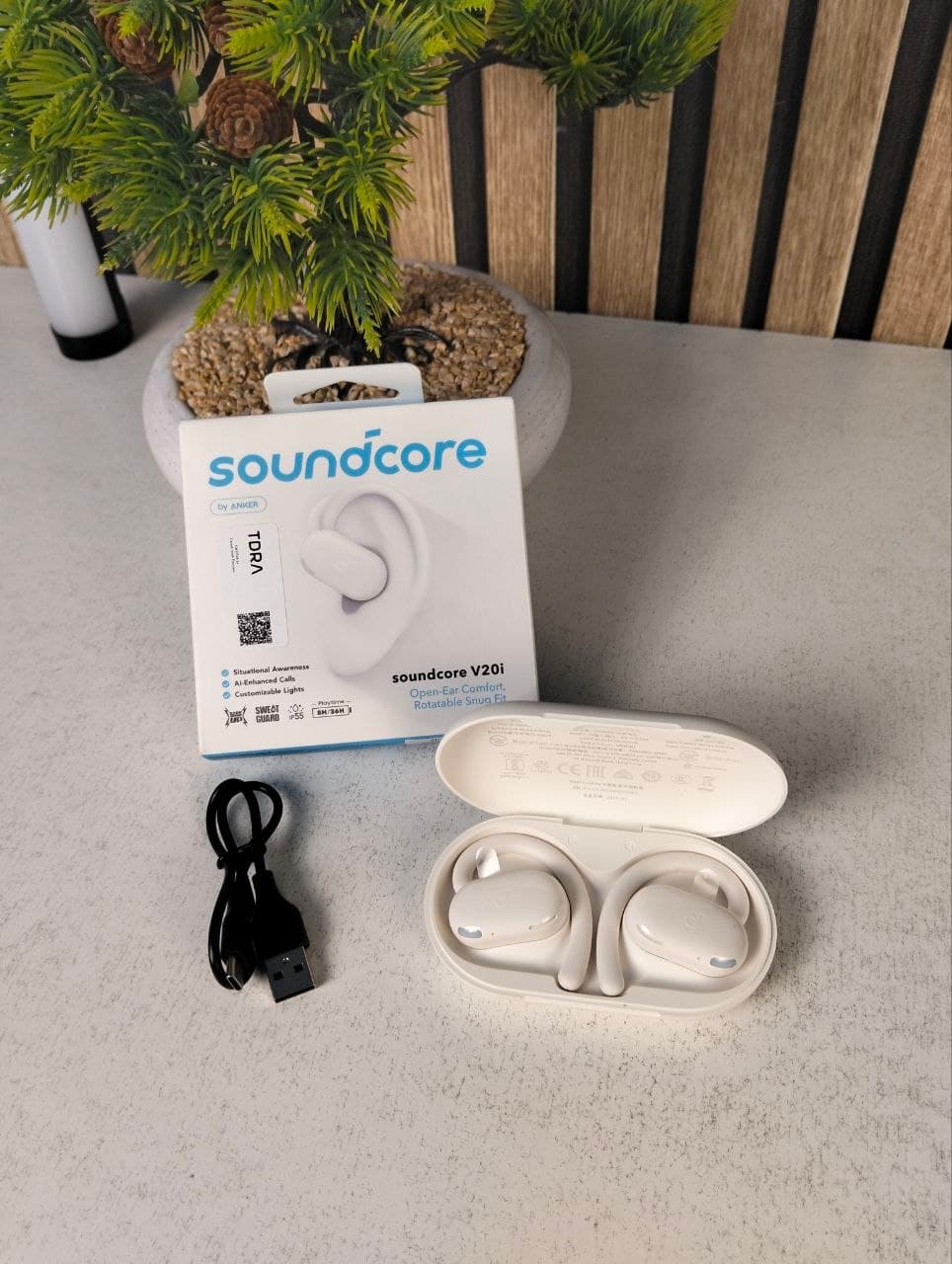 Écouteurs Open-Ear soundcore by Anker V20i Crochets Ajustables Autonomie 36H et Lumières LED - سماعات أنكر اللاسلكية ذات التصميم المفتوح والخطاف القابل للتعديل - Électronique - صورة حقيقية 13