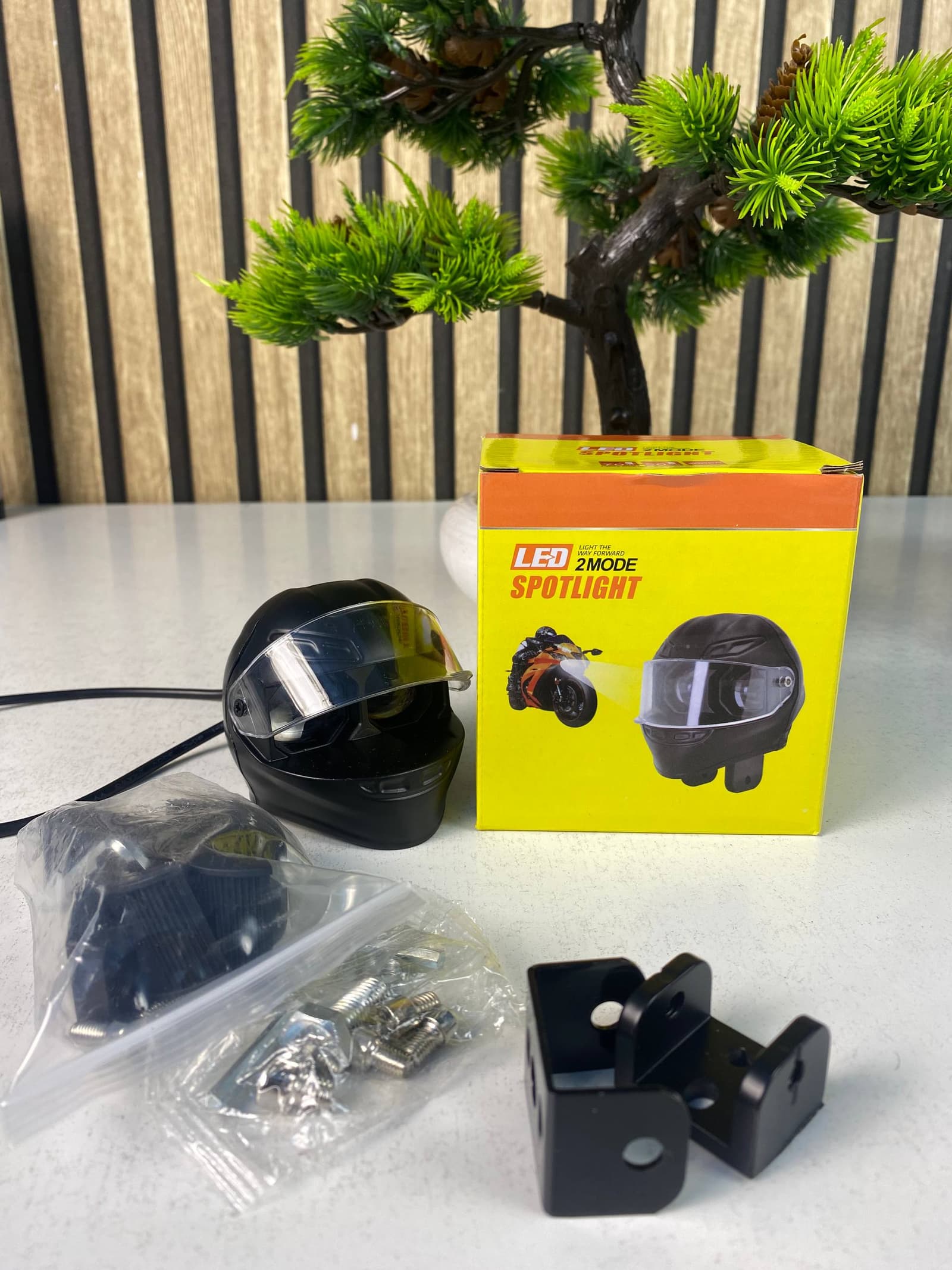 Projecteur LED Auxiliaire pour Moto et Scooter Double Couleur Blanc et Jaune Helmet Design 1Pcs - كشاف إضاءة لدراجات النارية بتصميم خوذة وإضاءة مزدوجة - Accessoires Auto/Moto - صورة حقيقية 8