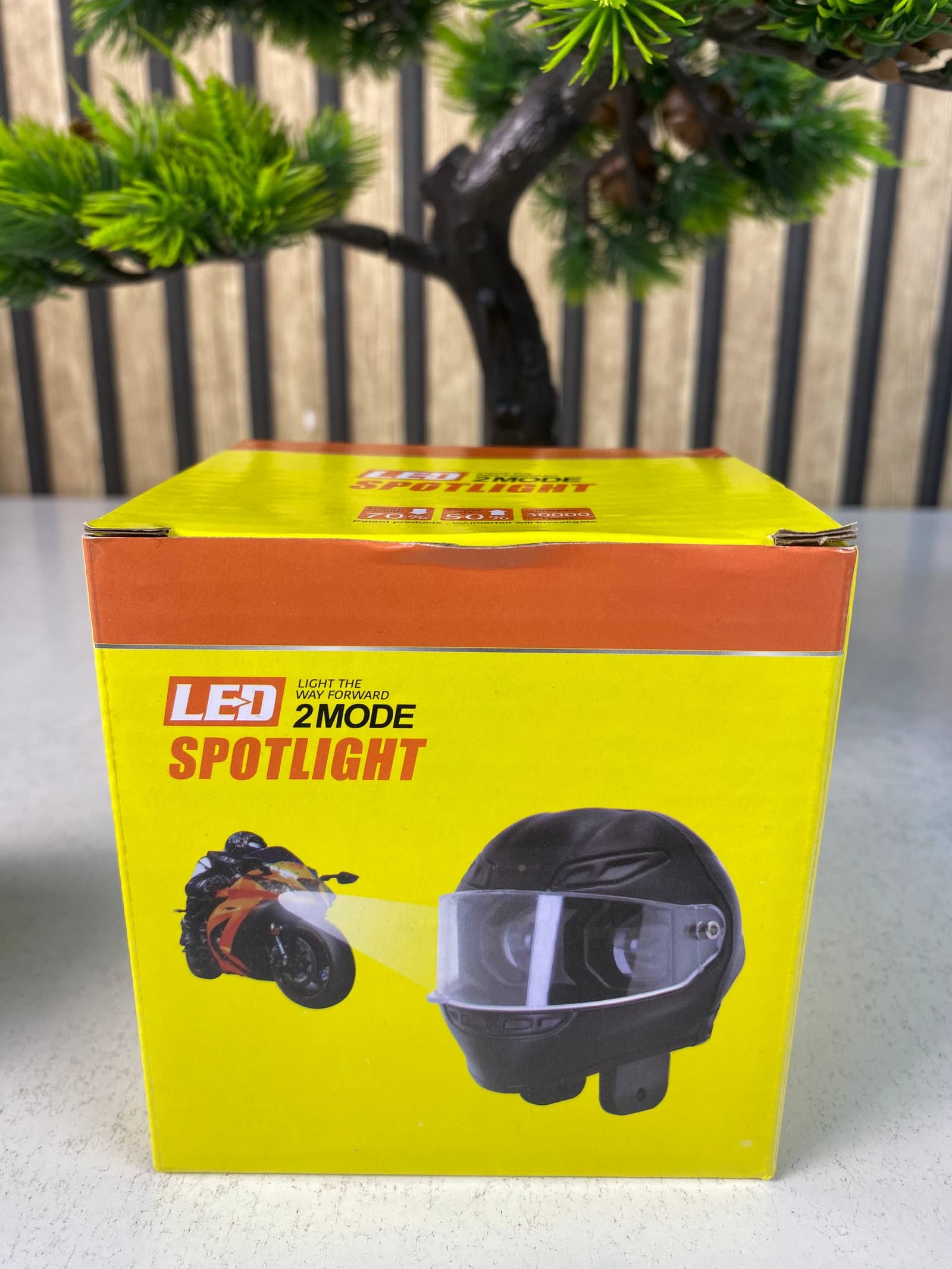 Projecteur LED Auxiliaire pour Moto et Scooter Double Couleur Blanc et Jaune Helmet Design 1Pcs - كشاف إضاءة لدراجات النارية بتصميم خوذة وإضاءة مزدوجة - Accessoires Auto/Moto - صورة حقيقية 9