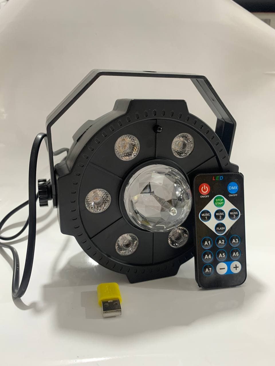 Projecteur jeux de lumiere RGB Laser rotatif 6en1 effets Stroboscope - Électronique - صورة حقيقية 8