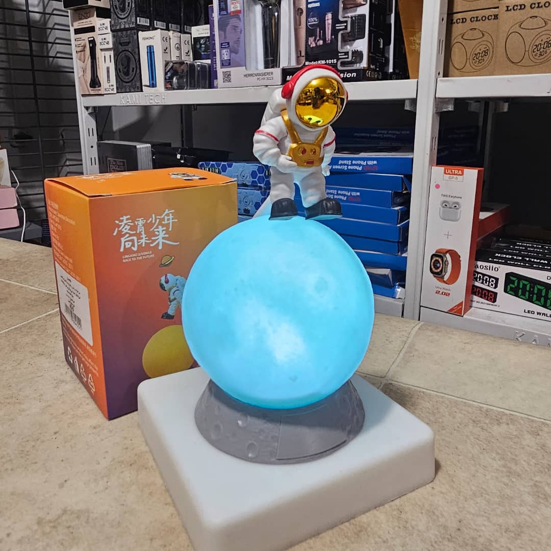 veilleuse LED 3D décoratif en forme d'astronaute Rechargeable par USB - Électronique - صورة حقيقية 5