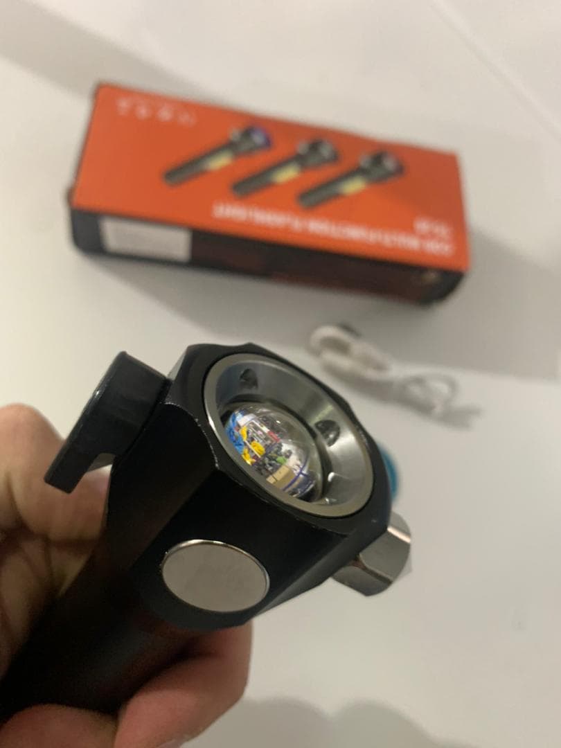 Lampe de poche rechargeable à LED avec brise vitre intégré - 300 Lumens - Accessoires Auto/Moto - صورة حقيقية 8