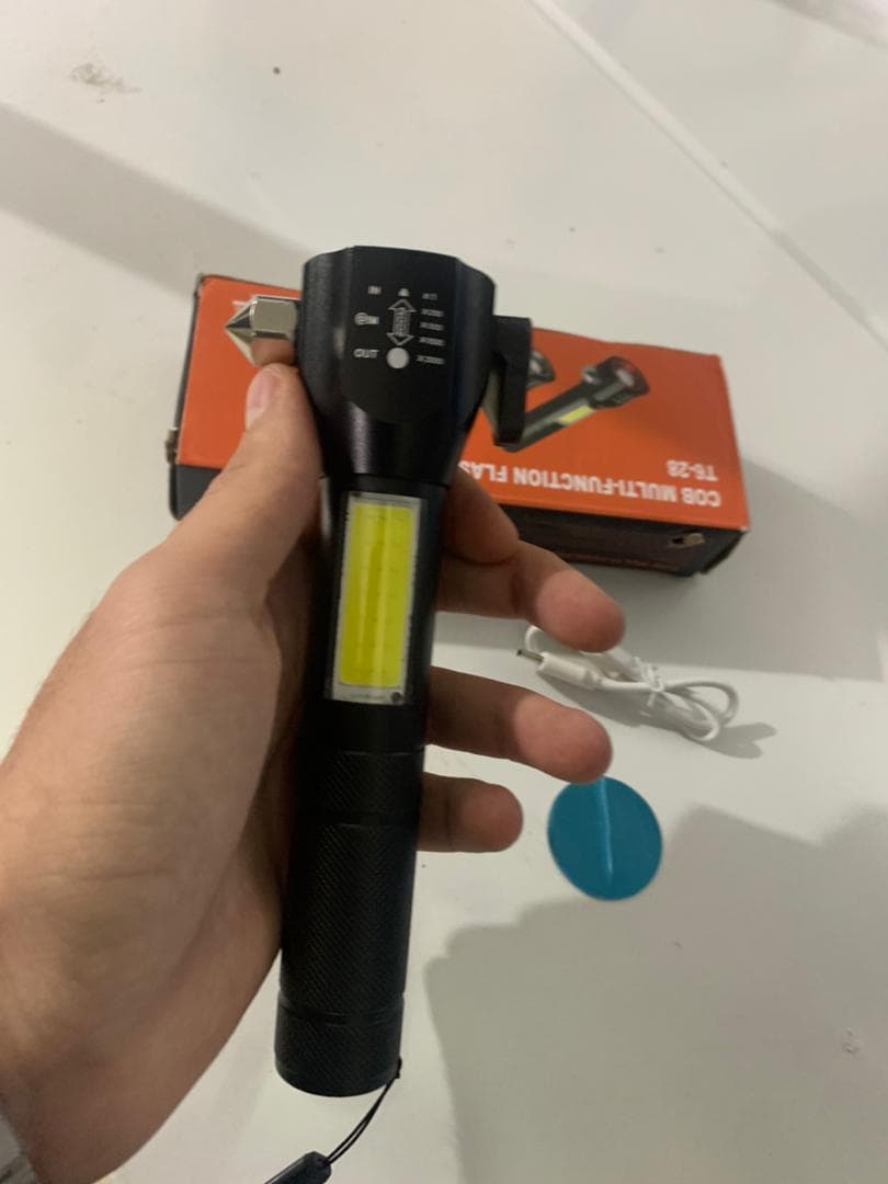 Lampe de poche rechargeable à LED avec brise vitre intégré - 300 Lumens - Accessoires Auto/Moto - صورة حقيقية 10