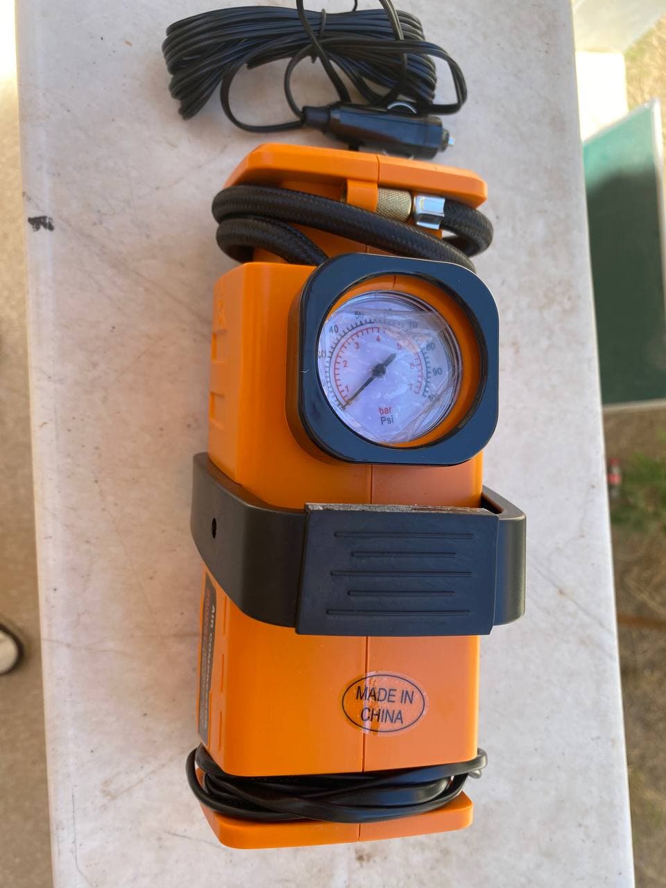 Compresseur d’aire a double adaptateur 220v/12v- 200psi - Orange - Électronique - صورة حقيقية 7