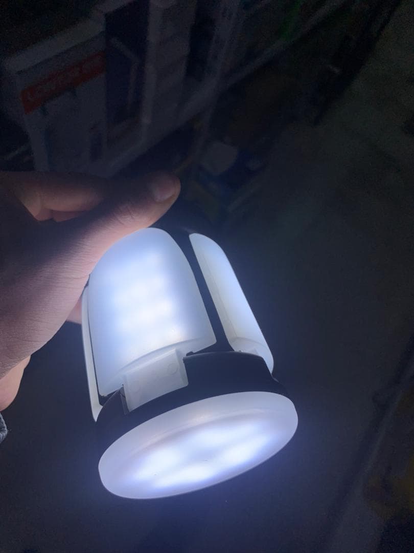 Lanterne de camping Rechargeable avec 6 modes d’éclairage, 60 LED - Camping et Randonnée - صورة حقيقية 11