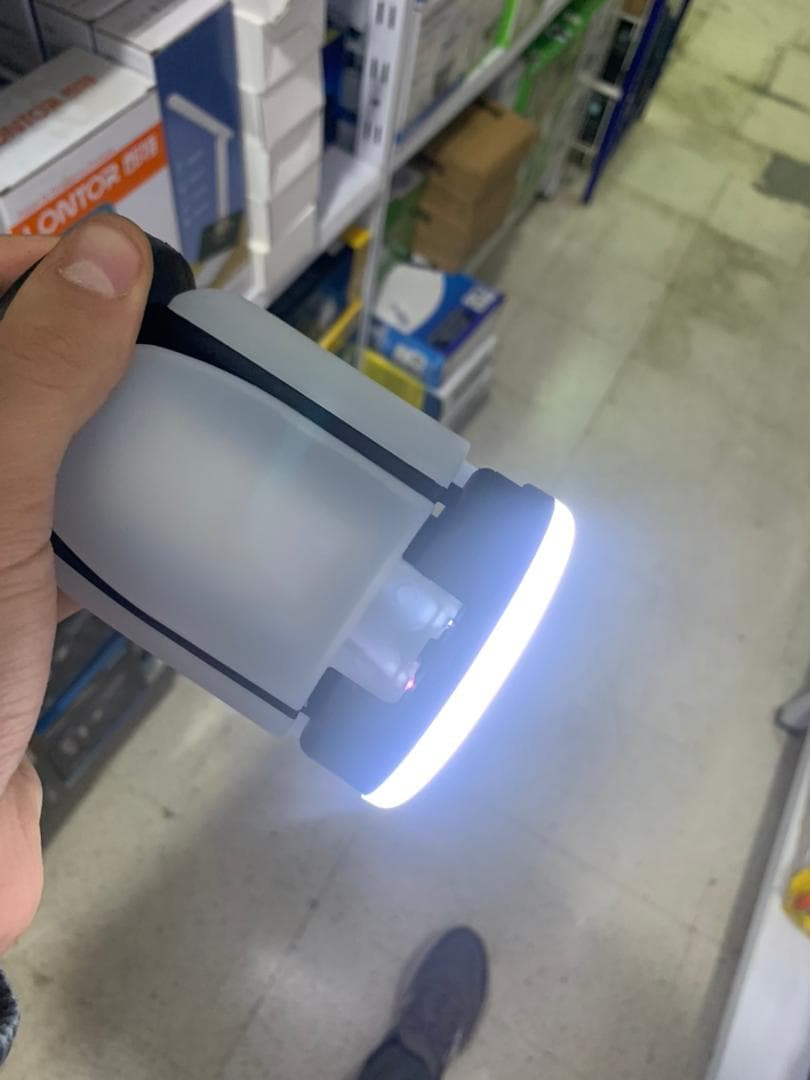 Lanterne de camping Rechargeable avec 6 modes d’éclairage, 60 LED - Camping et Randonnée - صورة حقيقية 12