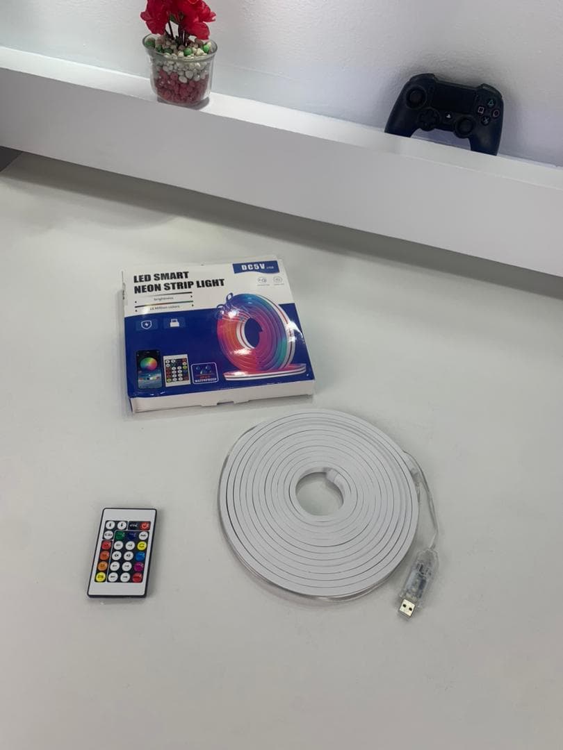 Bande LED Néon Flexible RGB 5m avec Bluetooth et USB – شريط إضاءة نيون مرن بطول 5 أمتار مع بلوتوث - Électronique - صورة حقيقية 8