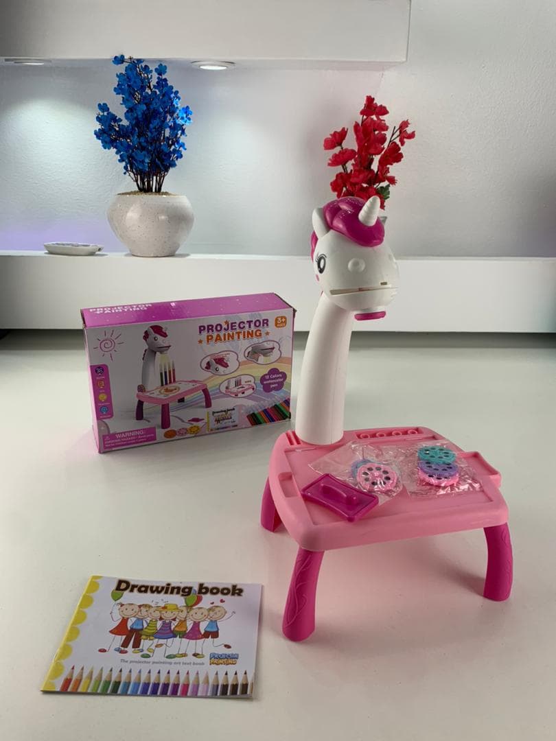 Jouet Projecteur de Dessin Aolieh, Table de Dessin Éducative pour Enfants avec Projecteur LED et Accessoires – لعبة جهاز عرض الرسم للأطفال - Jouet & Gaming - صورة حقيقية 11