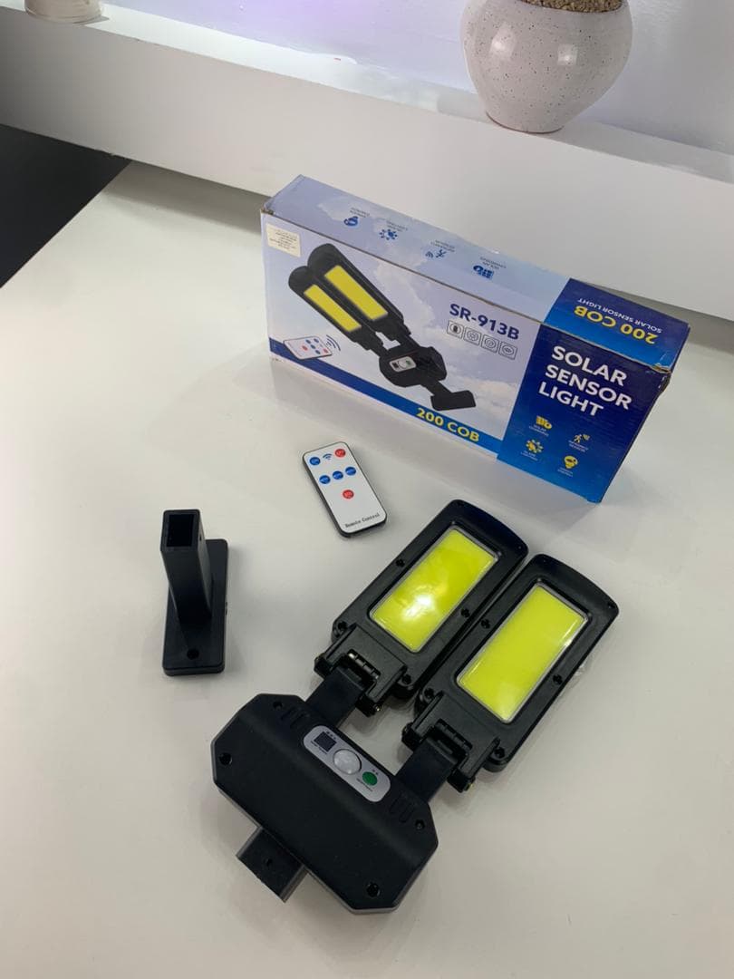 Lampadaires solaires d'extérieur 200 LED avec télécommande et détecteur de mouvement - مصباح بالطاقة الشمسية - Électronique - صورة حقيقية 9