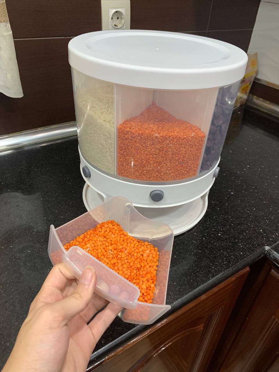 Distributeur de nourriture e récipient de stockage de céréales rotatif – حامل حبوب قابل للدوران - Cuisine - صورة حقيقية 8