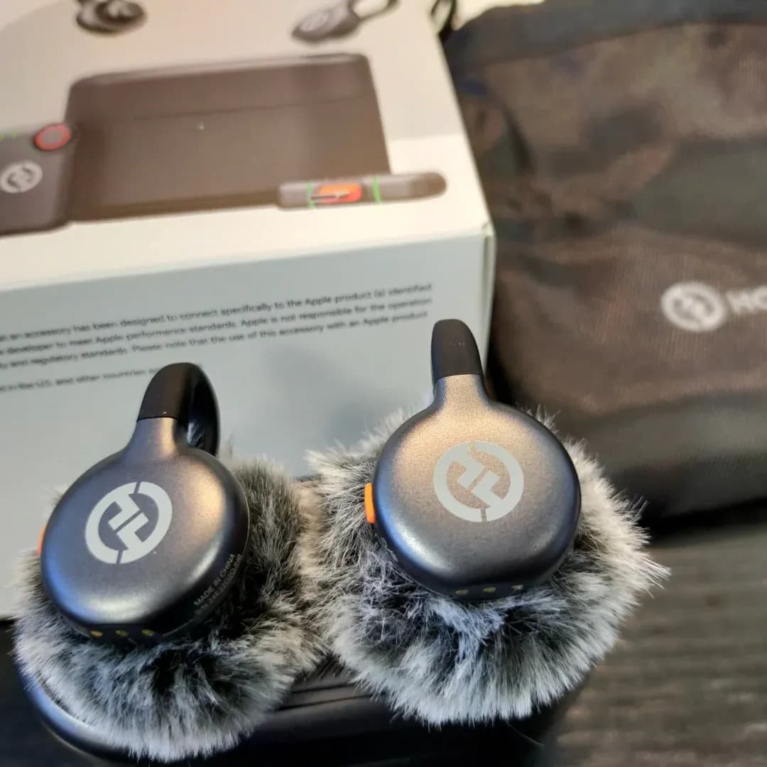 Microphone cravate sans fil Hollyland Lark M2S Combo (récepteur caméra + récepteur USB-C + câble Lightning) - Électronique - صورة حقيقية 9