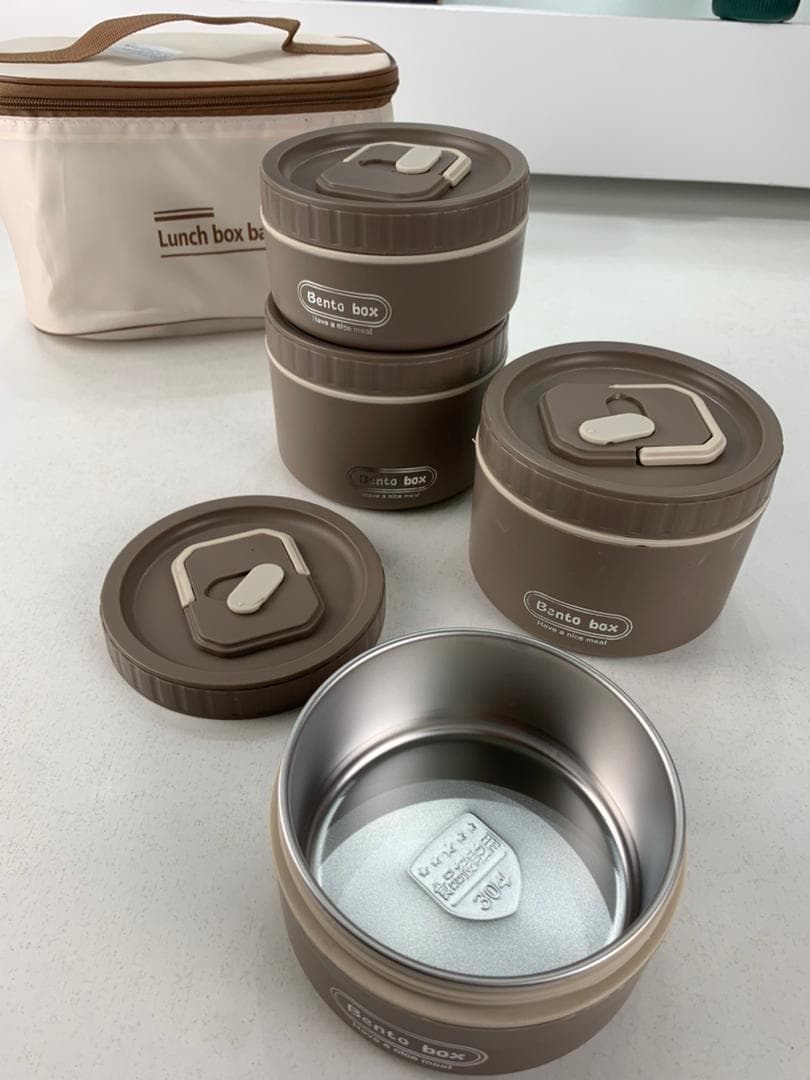 Lunch Box 4 étage avec Sac Isotherme Isolant – حافظة طعام حرارية 4 طبقات قابلة للاستخدام في الميكروويف - Cuisine - صورة حقيقية 7